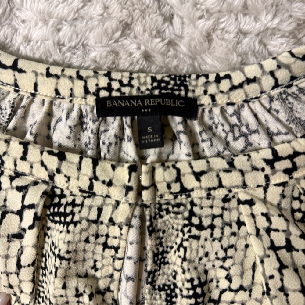 Banana Republic Black and Cream Top